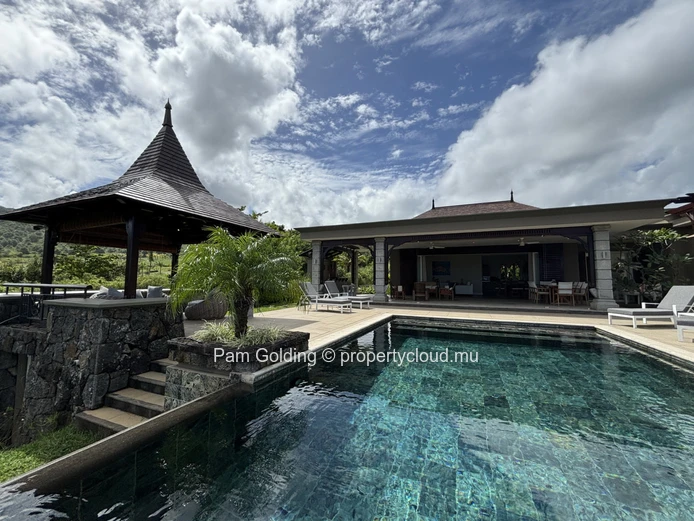 Une villa de style contemporain meublée avec style - prête à emménager.