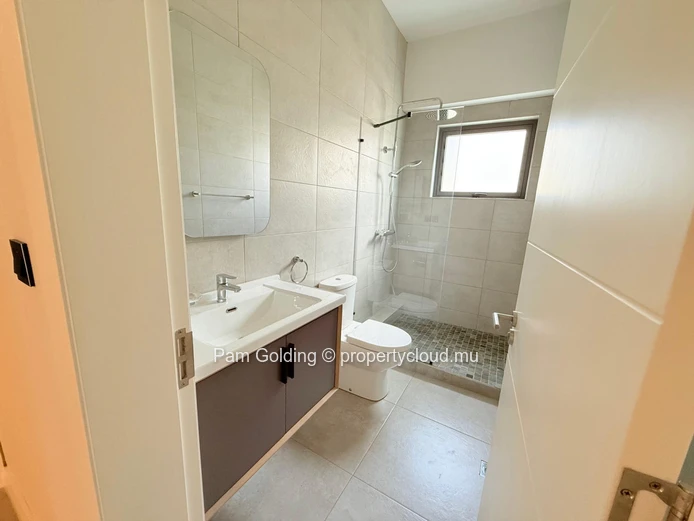 Appartement de 3 chambres au rez-de-chaussée à louer à Tamarin – Lumineux, central et confortable