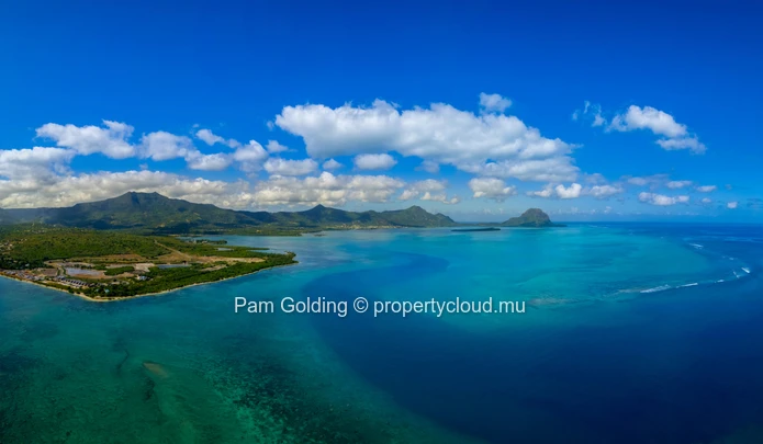 The Peninsula, Les Salines, Black River : Your Exclusive Beachfront Oasis 