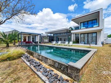 5 Bedroom Villa