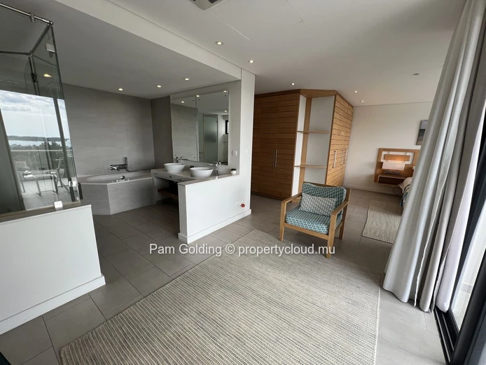 Penthouse de 3 Chambres sur les Pentes de La Tourelle avec Vues Panoramiques sur la Côte et les Montagnes