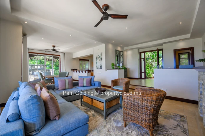 Uninterrupted views over the sugar cane fields to the sea – it will take your breath away.