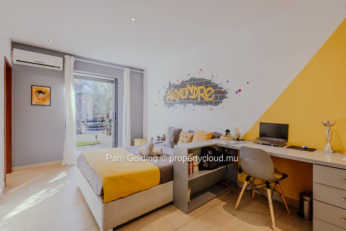 4-Bedroom Villa in Grand Baie - Elegant and Secure Living 