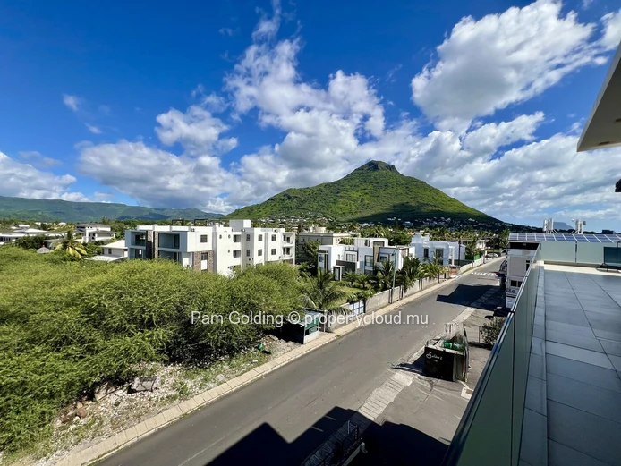 Penthouse de 3 chambres en suite au cœur de Tamarin avec vues mer et montagne et piscine privative