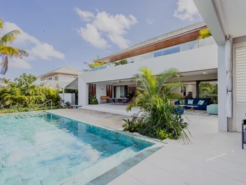 4 Bedroom Villa