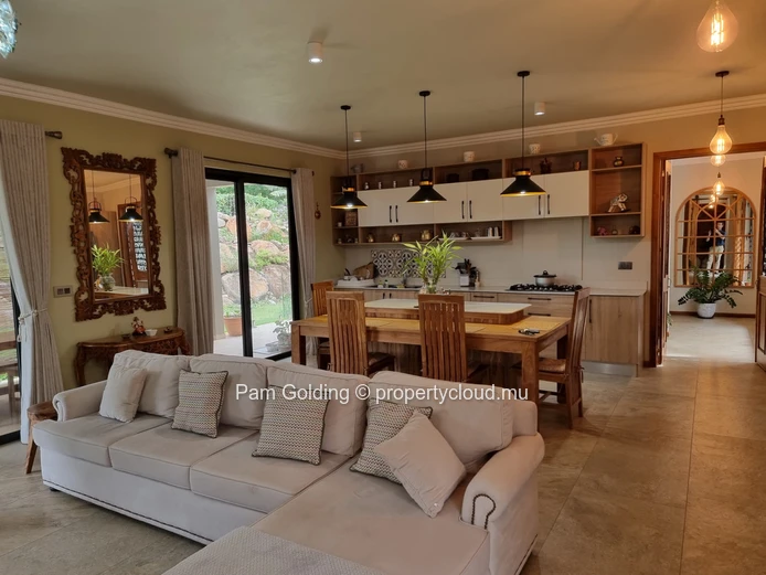 Modern thinking house for sale!