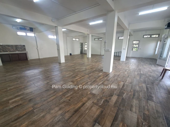 Espace commercial de 128m2 à louer à Curepipe