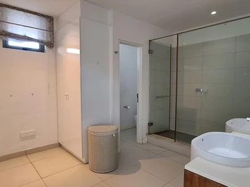5 Bedroom Villa