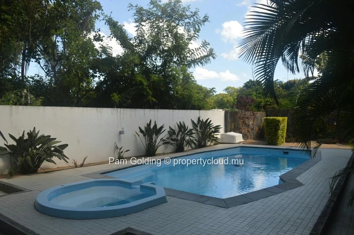 3 Bedroom Apartment minutes from the beach in Tamarin