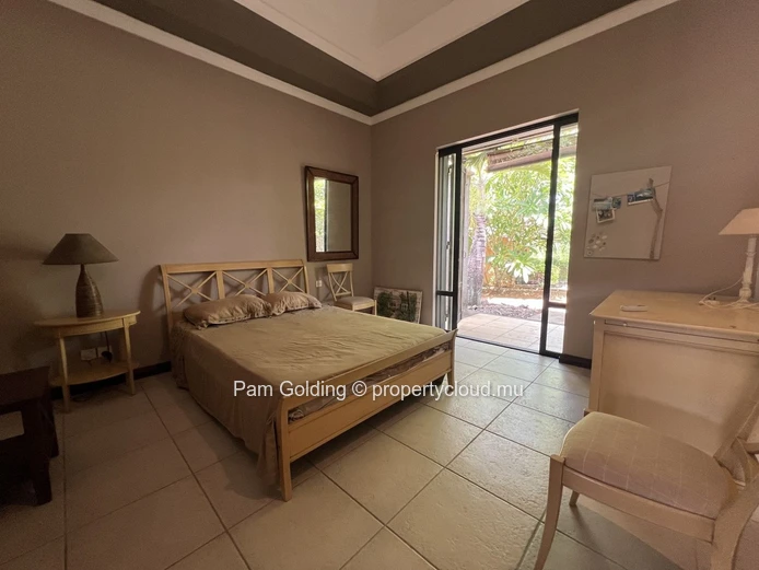 Villa de 5 Chambres au Tamarina Golf Estate – Accès au Beach Club & Cottage Indépendant