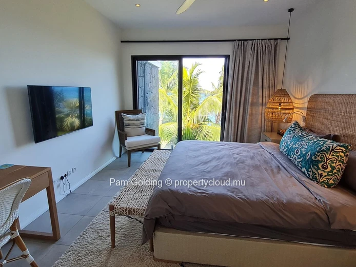Beachfront Apartment for Sale in Pereybère 