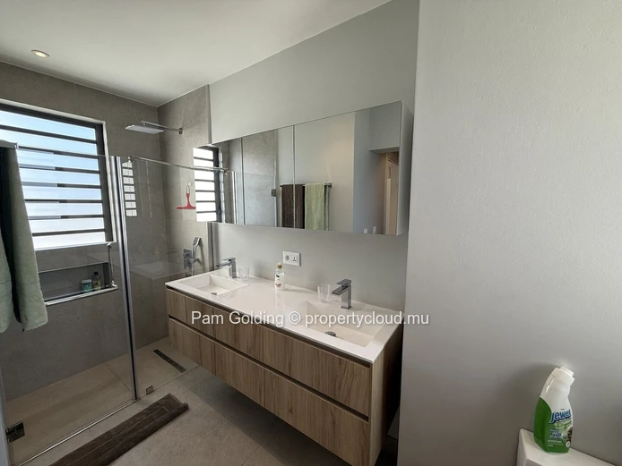 Appartement de 3 chambres en suite à Tamarin – Accès à la plage