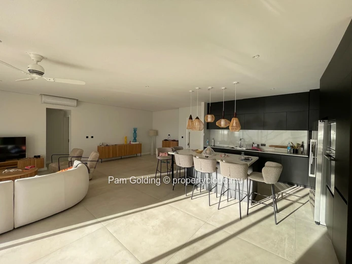 Penthouse for rental in Tamarin.