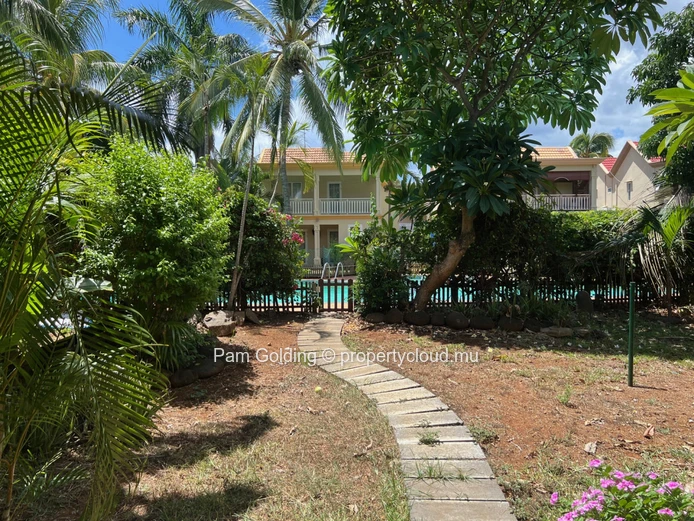 Spacious 4-Bedroom Duplex for Rent Opposite Flic en Flac Beach – Rs 70,000
