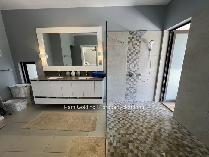 Riverside 4-Bedroom Penthouse in Tamarin – Exclusive Beach Access