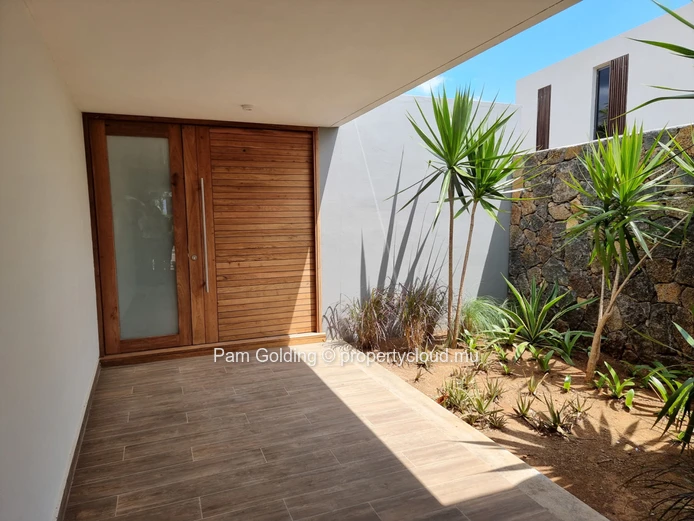 Nouvelle maison de ville de luxe de 3 chambres à louer sur la côte ouest. (Mandat exclusif)