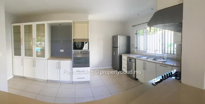  Villa in a Prime Black River Location