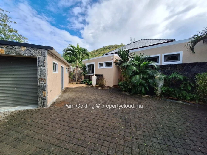Tranquil 3-Bedroom Villa in Komaneka Estate, Black River, Mauritius