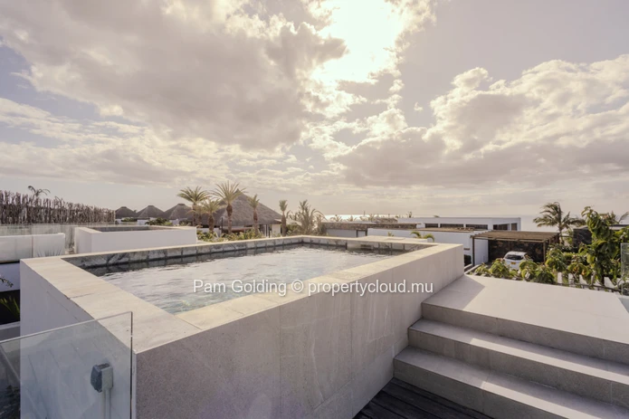 Experience being the owner of your own sea view home. (Sole Mandate)