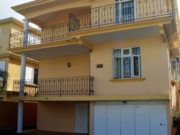 6 Bedroom House