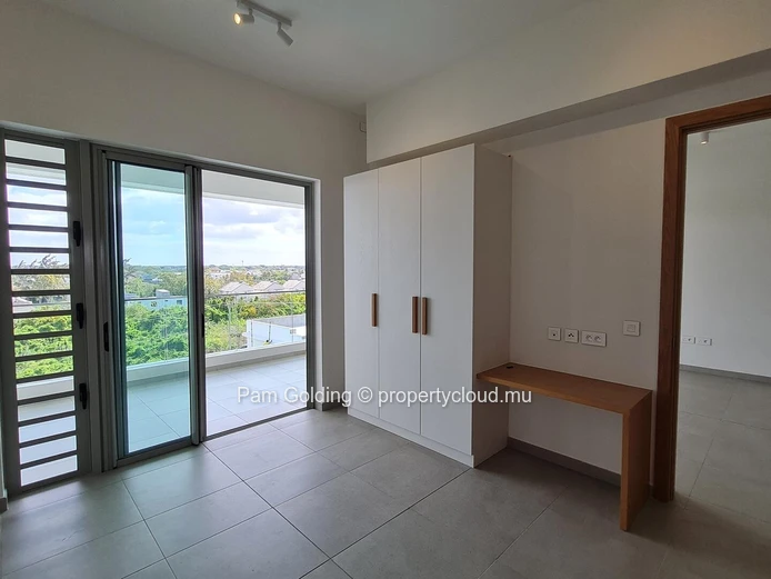 2-Bedroom Penthouse with Private Rooftop Pool – Near Pereybere Beach, Mauritius