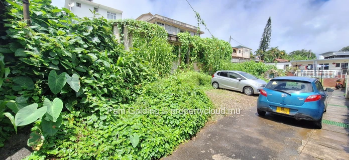 Terrain Exceptionnel à Curepipe – Emplacement de Premier Choix au Potentiel Infini !