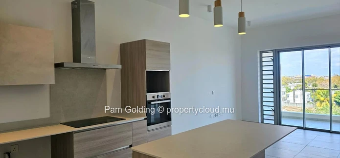 Lock-up-and-Go Living, Just Minutes from Pereybere Beach