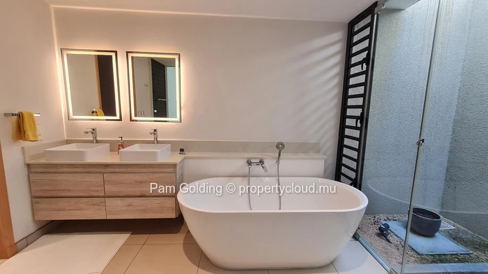 Elegant 4-Bedroom Villa with Private Pool | Old Mills, Pereybere
