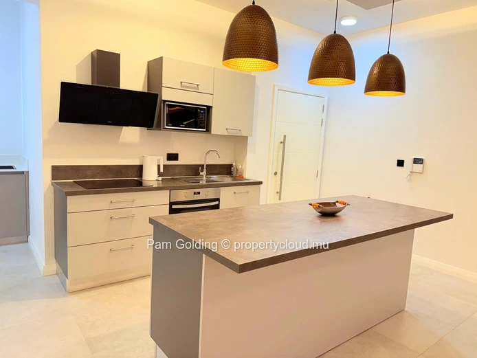 Appartement de 3 chambres au rez-de-chaussée à louer à Tamarin – Lumineux, central et confortable