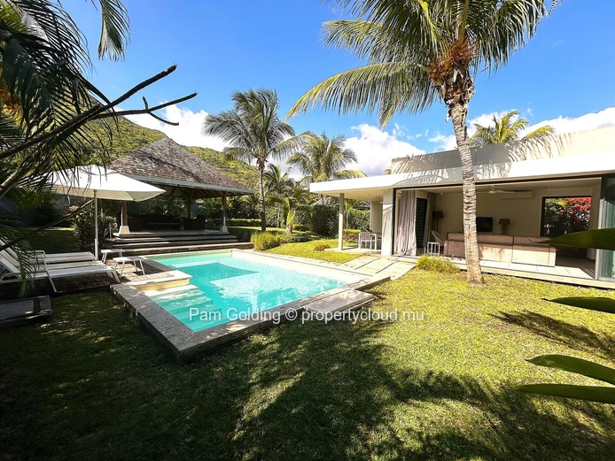 Modern 3-Bedroom Villa in Tamarin – Private Pool & Resort Amenities Near the Beach