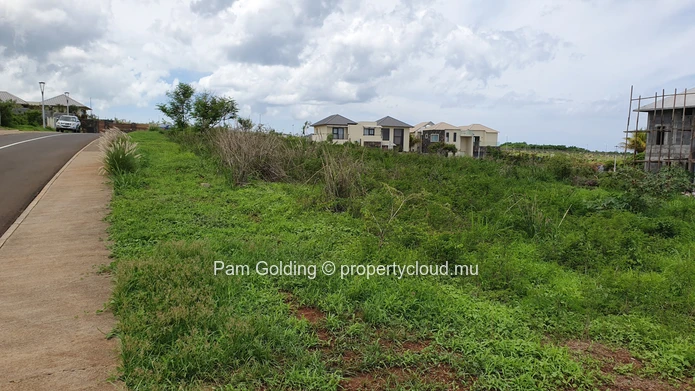 Parcelle de terrain à vendre dans un domaine fermé