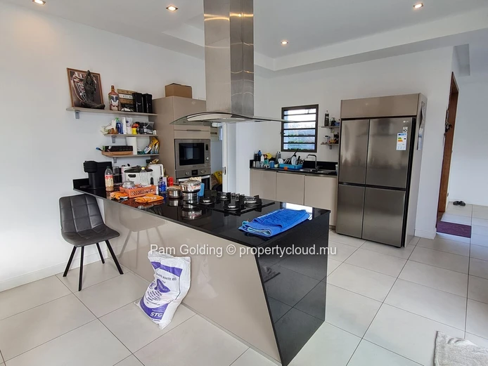 Spacious Freehold Villa in Mont Mascal