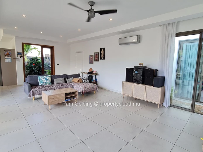 Spacious Freehold Villa in Mont Mascal