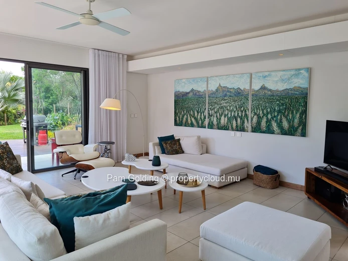 Luxurious 4-Bedroom Villa in Mont Choisy - Seamless Indoor-Outdoor Living