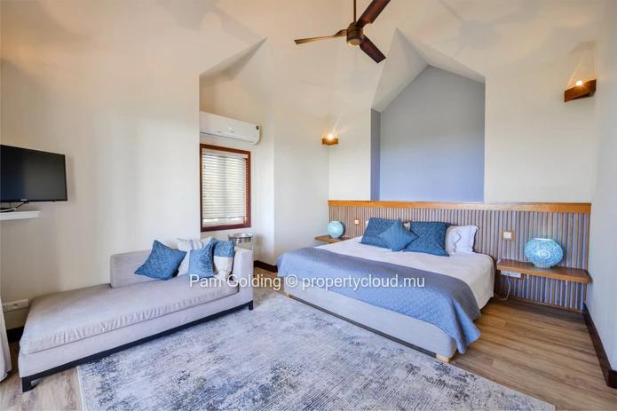 Uninterrupted views over the sugar cane fields to the sea – it will take your breath away.