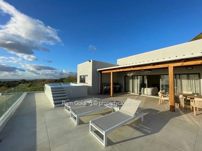 Penthouse for rental in Tamarin.