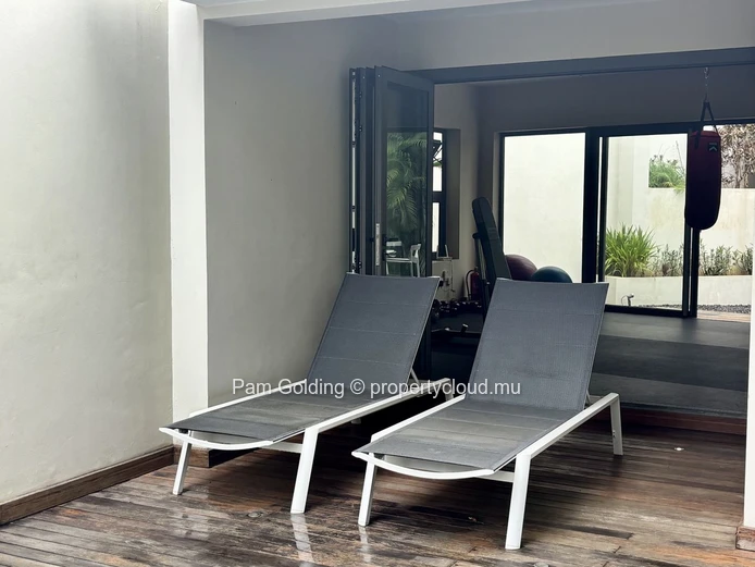 Appartement 3 chambres en rez-de-jardin à Pointe aux Canonniers, 196,69 m²