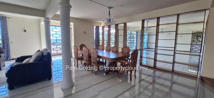 An Extraordinary Residence in the Heights of Candos (Sole Mandate)