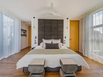 5 Bedroom Villa