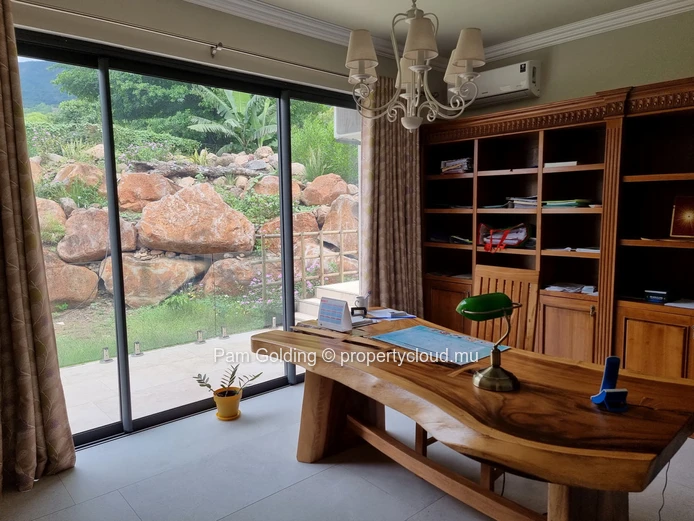 Modern thinking house for sale!
