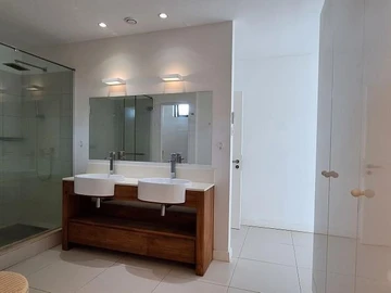 5 Bedroom Villa