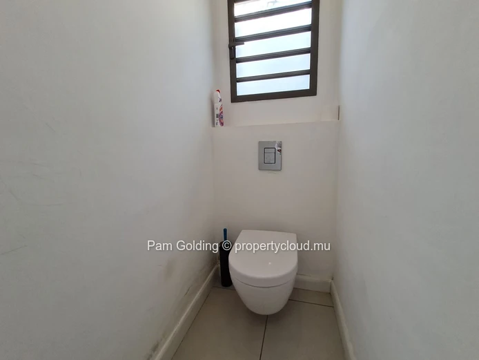 Spacious Freehold Villa in Mont Mascal