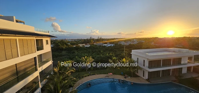 Penthouse à Louer à Pereybere, Île Maurice | Ki Resort Rooftop, Piscine & Vues sur le Coucher de Soleil