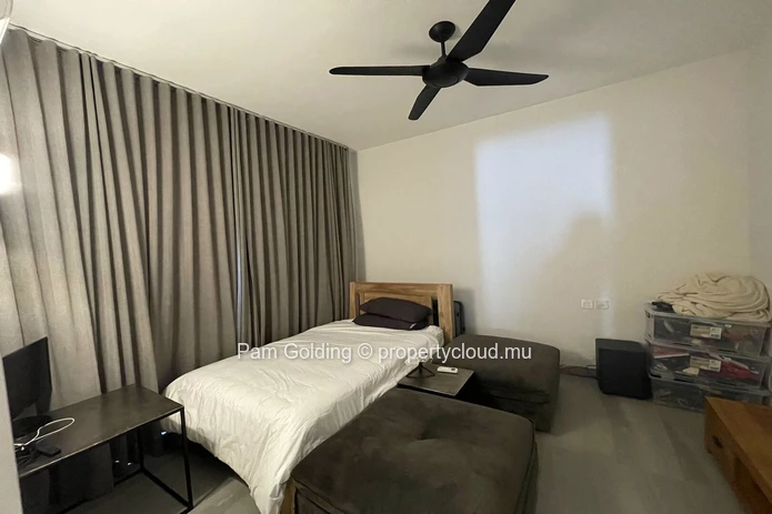 Impressive 3 Bedroom Apartment with Ocean Views and direct beach access in Tamarin