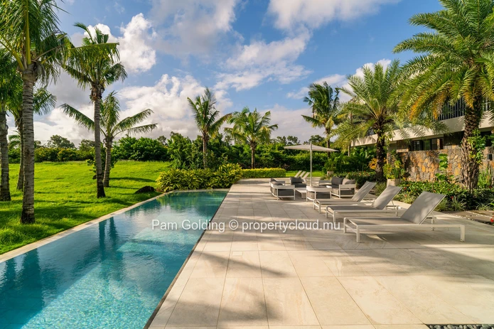 Luxurious Contemporary Villa in Anahita Golf Estate - 5 Bedrooms, Panoramic Views 