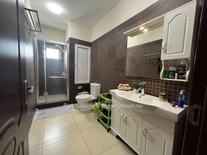 3 Bedroom Apartment minutes from the beach in Tamarin