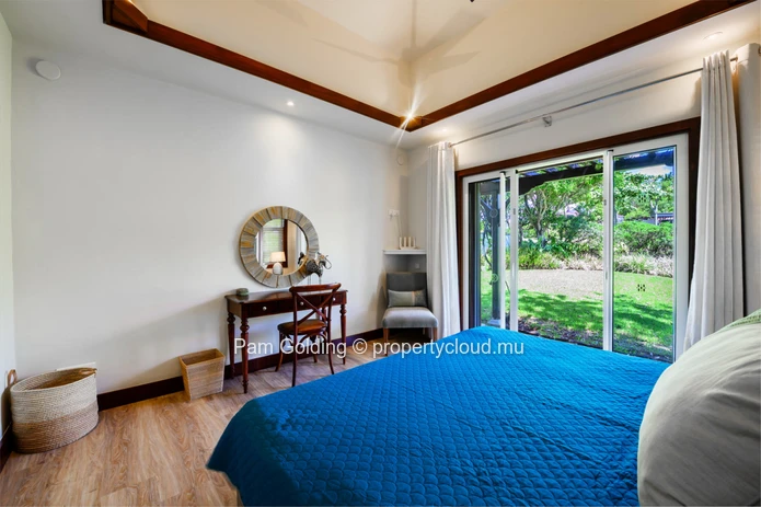 Uninterrupted views over the sugar cane fields to the sea – it will take your breath away.