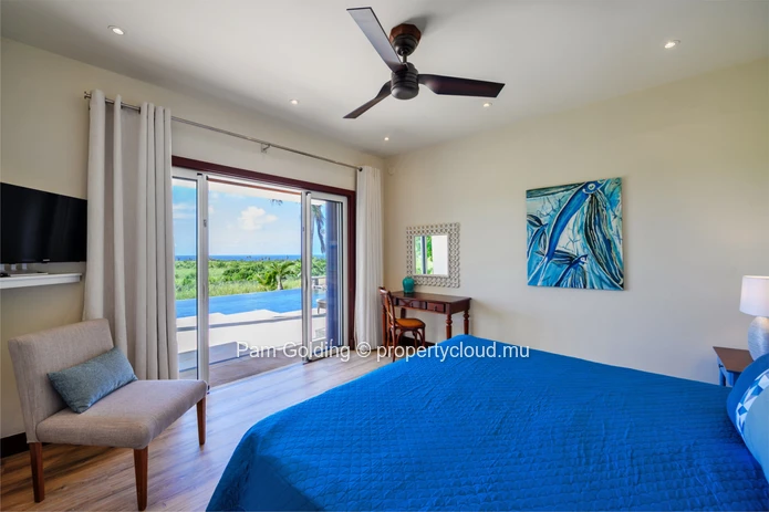 Uninterrupted views over the sugar cane fields to the sea – it will take your breath away.