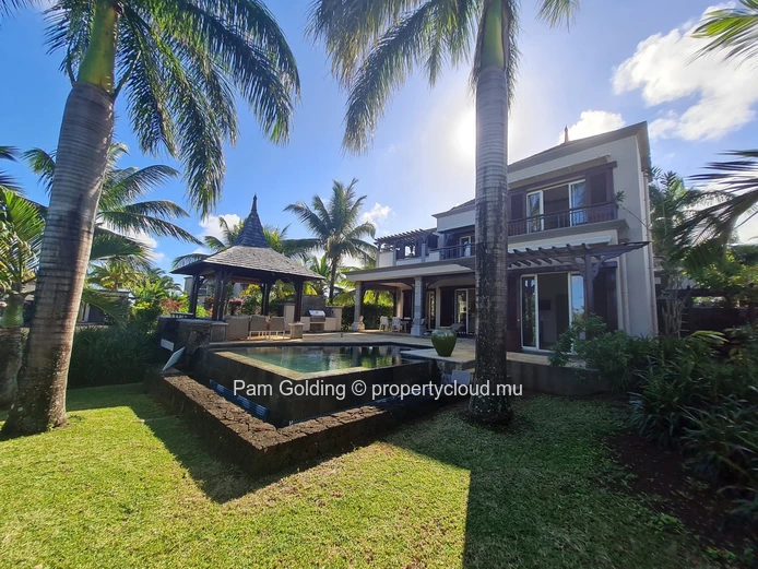 Une villa classique, offrant un style de vie parfait au cœur de Villas Valriche.