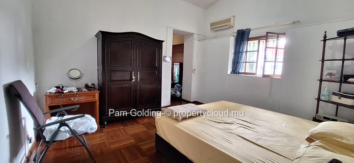 Exceptional Multi-Building Estate for Sale – Avenue Ollier, Quatre Bornes (Sole Mandate)